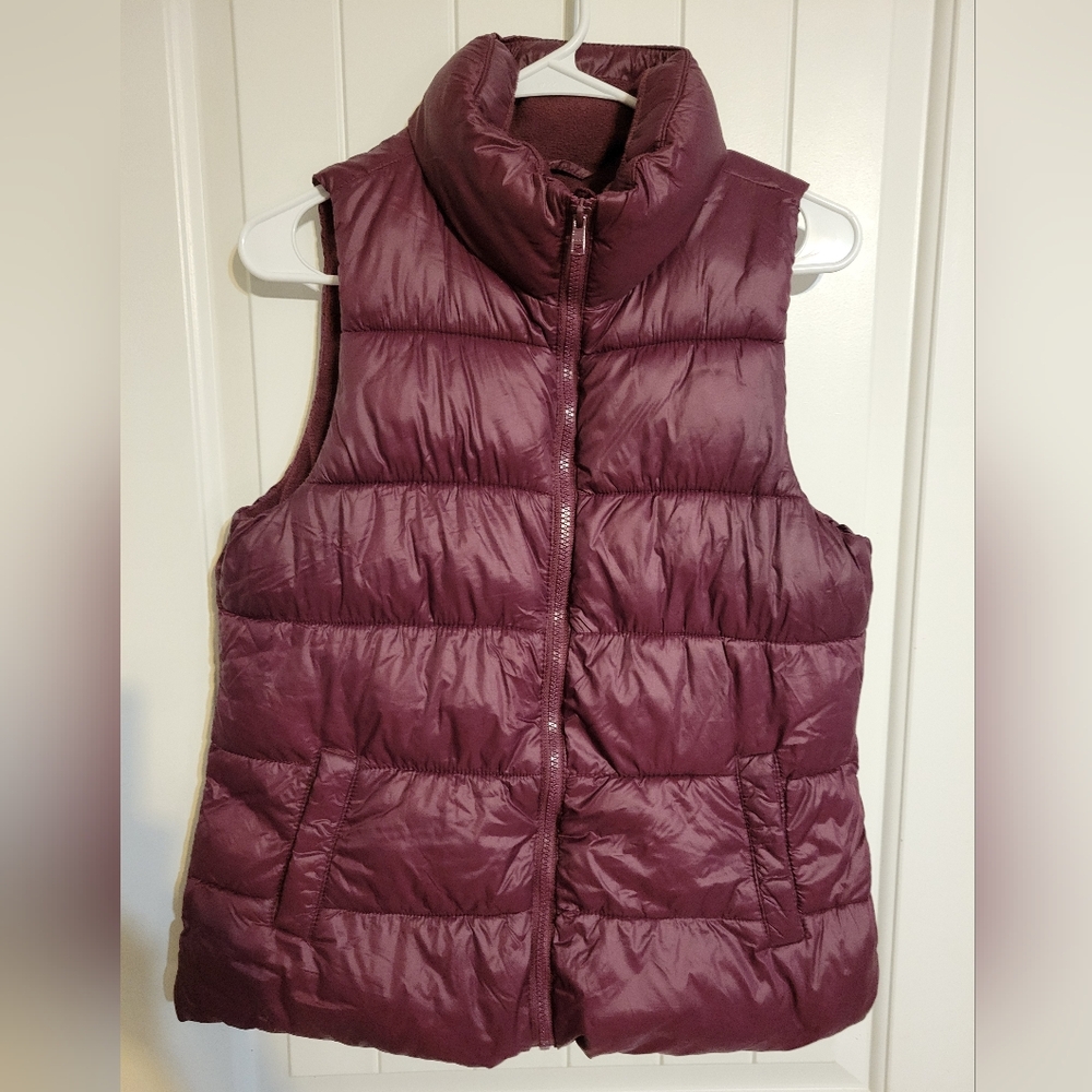 Old Navy Wine Puffer Vest with Fleece Lining Size Small ♥️